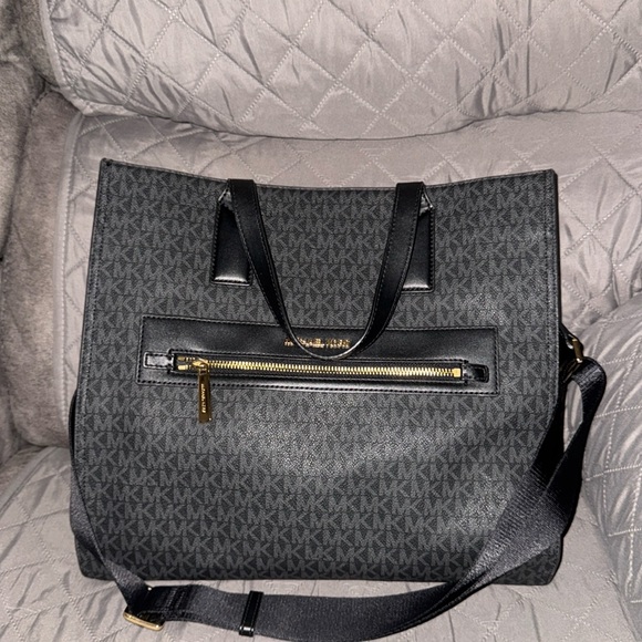 Michael Kors large tote - Picture 1 of 7